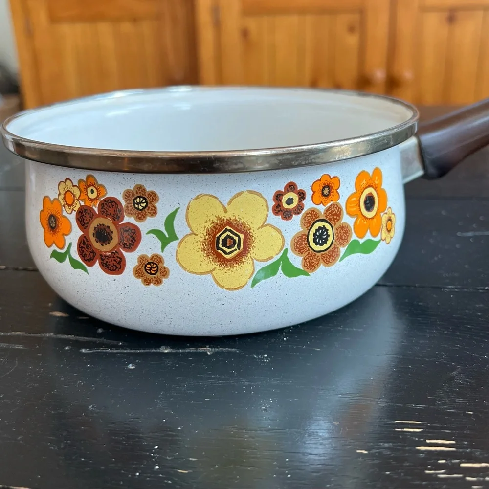 ⭐️ Vintage Harvest Bloom Porcelain  Floral Pan, Retro Flower Power Pot Sauce Pan